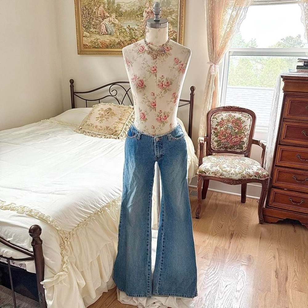 Low rise‎ flare jeans  Y2K Angel low rise flare jeans 28 inch waist